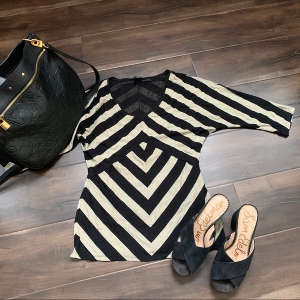 White House Black Market Gold/Black Top